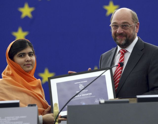 Το βραβείο Ζαχάρωφ του Ευρωπαϊκού Κοινοβουλίου παρέλαβε η Μαλάλα